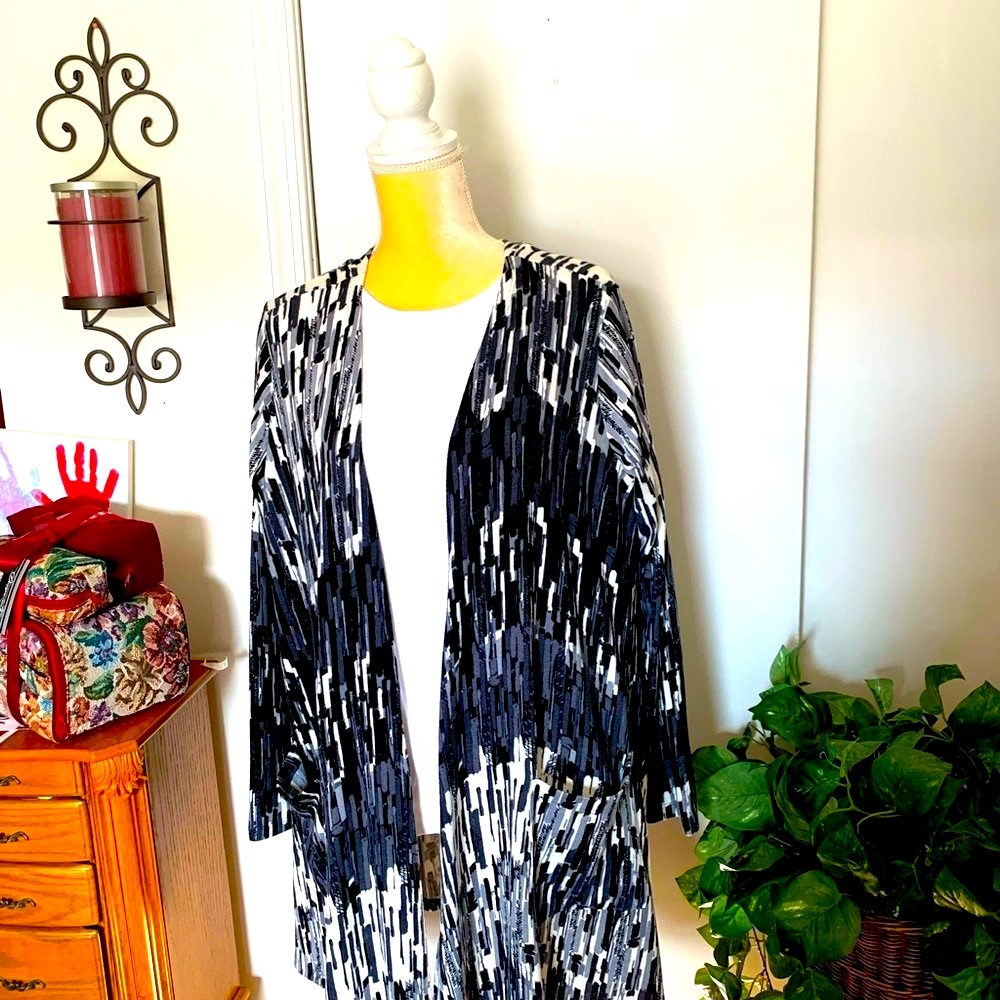 LulaRoe long open sweater tunic tag says L fits 1X -2X  Comfy wrap up in comfort